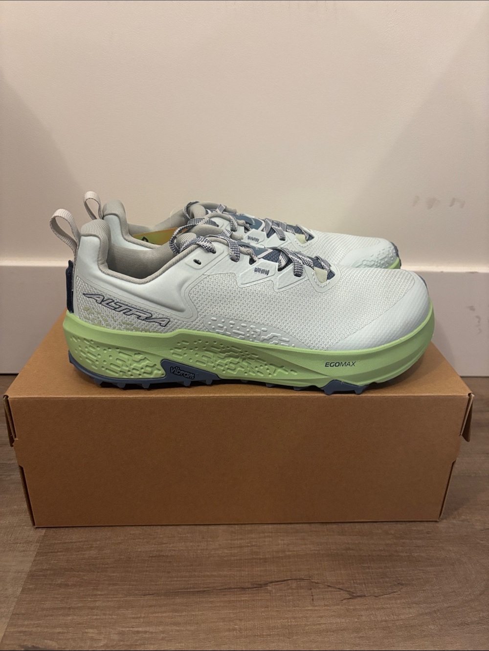Altra Women’s Timp 6 Mint size 10 New with box